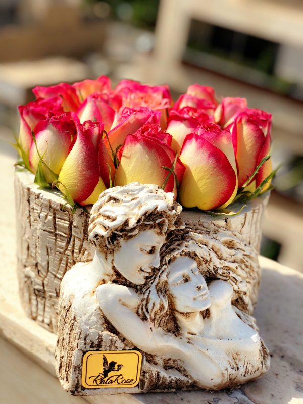 مجسمه آغوش عشق شیری رز سفید 20 شاخه,گلدونی آغوش عشق رز اتوپيا هلندی